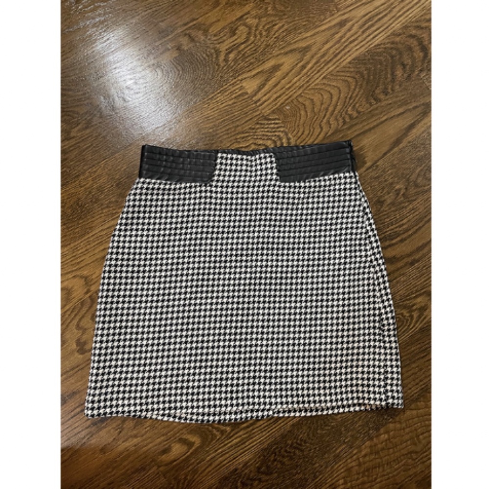 Zara Mini Houndstooth Skirt
